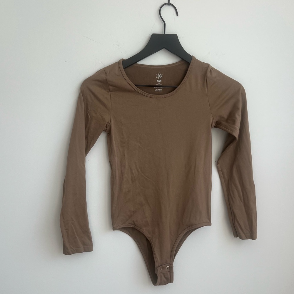 Aura Brown Fitted Sleeveless Muscle Tee